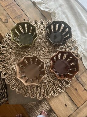 Hearth and Hand berry bowl set (4)